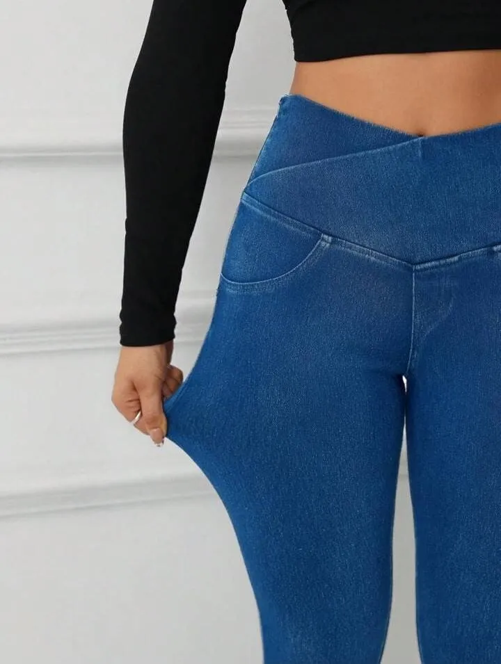 Women's Casual Blue Cropped Jeans   B233244